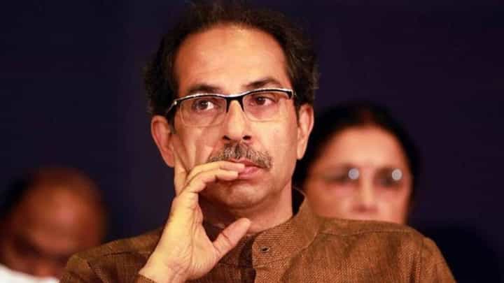 'म्हणून उद्धव ठाकरे यांना खाली खेचलं आणि शिवसैनिकाला त्या खुर्चीवर बसवलं', शिवसेना नेत्याचा घणाघात 'म्हणून उद्धव ठाकरे यांना खाली खेचलं आणि शिवसैनिकाला त्या खुर्चीवर बसवलं', शिवसेना नेत्याचा घणाघात