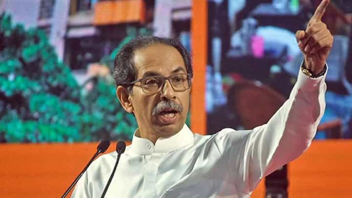 एकही पाऊल मागे घेतलं जात नाहीये, हे सरकार पडेल?; ठाकरेंचा दावा एकही पाऊल मागे घेतलं जात नाहीये, हे सरकार पडेल?; ठाकरेंचा दावा