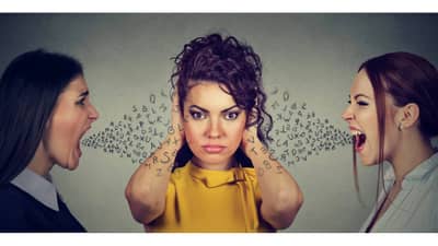 नकारात्मक लोकं कशी ओळखणार? अशा लोकांपासून स्वतःला कसं दूर ठेवणार? वाचा