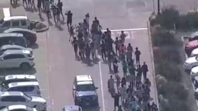 शॉपिंग मॉलमध्ये घुसून दिसेल त्याला गोळ्या घातल्या, 9 जण जागीच ठार; सोशल मीडियावर व्हिडीओ व्हायरल