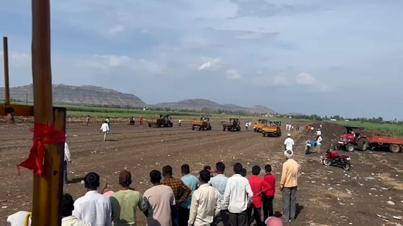 हुर्रररररर नव्हं.... डार डार.... सांगलीत रंगली ट्रॅक्टर डंपिंग रिव्हर्स स्पर्धा; थराच थरार...