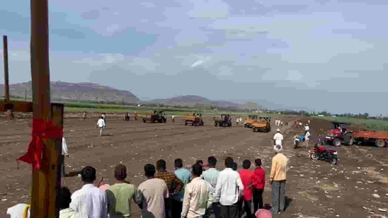 हुर्रररररर नव्हं.... डार डार.... सांगलीत रंगली ट्रॅक्टर डंपिंग रिव्हर्स स्पर्धा; थराच थरार...