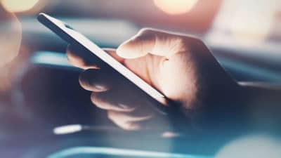 बॅचलर तरुणीने बडे पापाला घरी बोलावलं, तसल्या साईटवर व्हिडीओ आला; त्यानंतर त्याने अचानक...