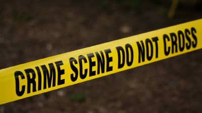 तरुणाने नाही, तरुणीने तरुणावर केला चाकू हल्ला; तरुणावर एकावर एक वार करतच होती, आणि तो झेलत होता वार...