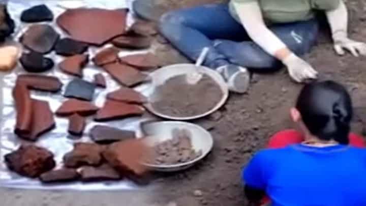 अहमदनगरमध्ये असे काय सापडलं की पुरातत्वीय विभागाचे 50 प्रशिक्षणार्थी तज्ज्ञ संशोधन करतायत? अहमदनगरमध्ये असे काय सापडलं की पुरातत्वीय विभागाचे 50 प्रशिक्षणार्थी तज्ज्ञ संशोधन करतायत?