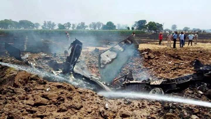 राजस्थानच्या हनुमानगडमध्ये वायुसेनेचं MiG-21 कोसळलं अन्... राजस्थानच्या हनुमानगडमध्ये वायुसेनेचं MiG-21 कोसळलं अन्...