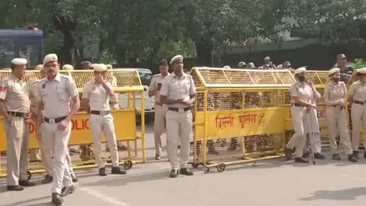 जंतर-मंतरवर कुस्तीपटूंचं 16 व्या दिवशी आंदोलन सुरूच; काय आहे आंदोलनस्थळी परिस्थिती? जंतर-मंतरवर कुस्तीपटूंचं 16 व्या दिवशी आंदोलन सुरूच; काय आहे आंदोलनस्थळी परिस्थिती?