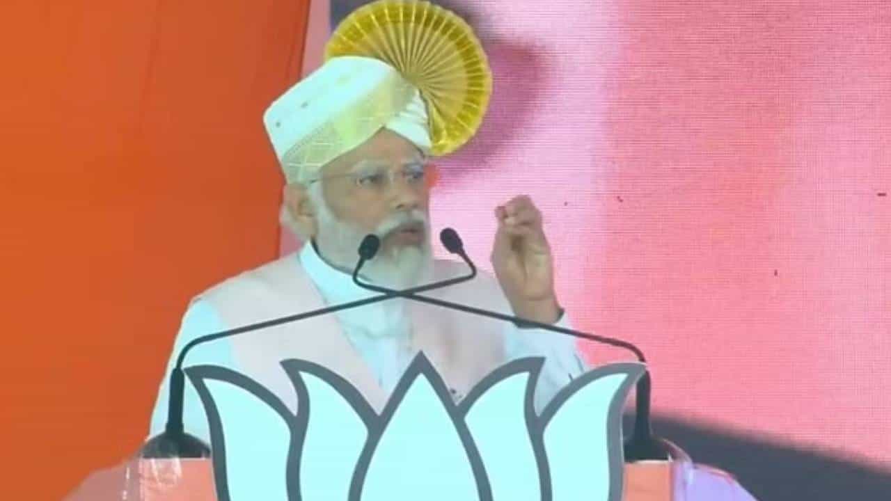 ते देशातले सर्वात मोठे कलाकार आहेत, ...तर फिल्मफेअर त्यांनाच मिळतील; ओवेसी यांची पंतप्रधान मोदी यांच्यावर टीका ते देशातले सर्वात मोठे कलाकार आहेत, ...तर फिल्मफेअर त्यांनाच मिळतील; ओवेसी यांची पंतप्रधान मोदी यांच्यावर टीका