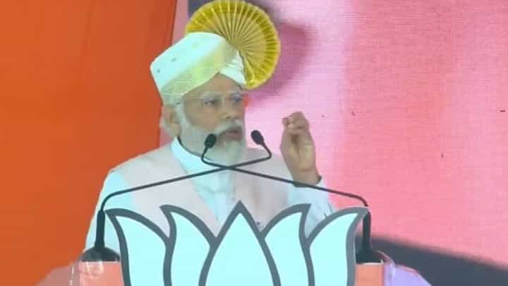 ते देशातले सर्वात मोठे कलाकार आहेत, ...तर फिल्मफेअर त्यांनाच मिळतील; ओवेसी यांची पंतप्रधान मोदी यांच्यावर टीका ते देशातले सर्वात मोठे कलाकार आहेत, ...तर फिल्मफेअर त्यांनाच मिळतील; ओवेसी यांची पंतप्रधान मोदी यांच्यावर टीका