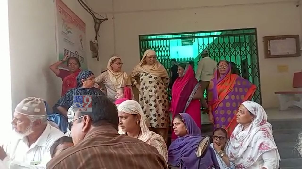 ऐन उन्हाळ्यात जळगाव पाणी प्रश्न पेटला, गुलाबराव पाटील यांच्या विरोधात महिला आक्रमक, नेमकं काय घडलं? ऐन उन्हाळ्यात जळगाव पाणी प्रश्न पेटला, गुलाबराव पाटील यांच्या विरोधात महिला आक्रमक, नेमकं काय घडलं?
