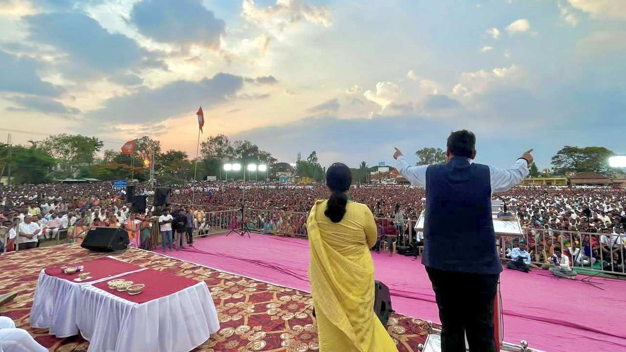 राज्याचे उपमुख्यमंत्री देवेंद्र फडणवीस निवडणुकीच्या प्रचारासाठी कर्नाटकात आहेत. तिथले काही फोटो देवेंद्र फडणवीस यांनी शेअर केले आहेत. 