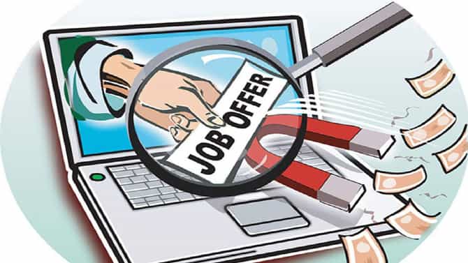 फक्त बल्ब बदलण्याची नोकरी, 1 कोटी रुपये पगार, तरीही अर्ज नाही, काय आहे कारण