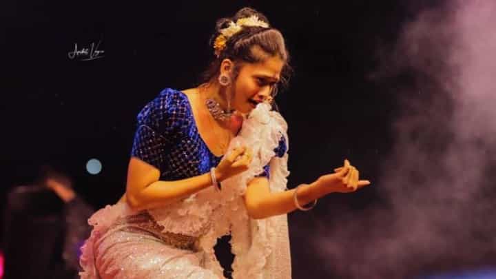 अरे देवा ! गौतमी पाटील हिच्या कार्यक्रमात नको ते घडलं, बघा व्हिडीओ काय घडली घटना अरे देवा ! गौतमी पाटील हिच्या कार्यक्रमात नको ते घडलं, बघा व्हिडीओ काय घडली घटना