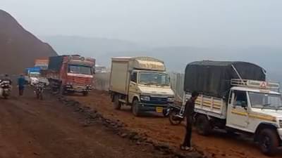 मुंबई – गोवा महामार्गावरील परशुराम घाटात वाहतूक ठप्प, वाहनांच्या रांगा; कारण काय?