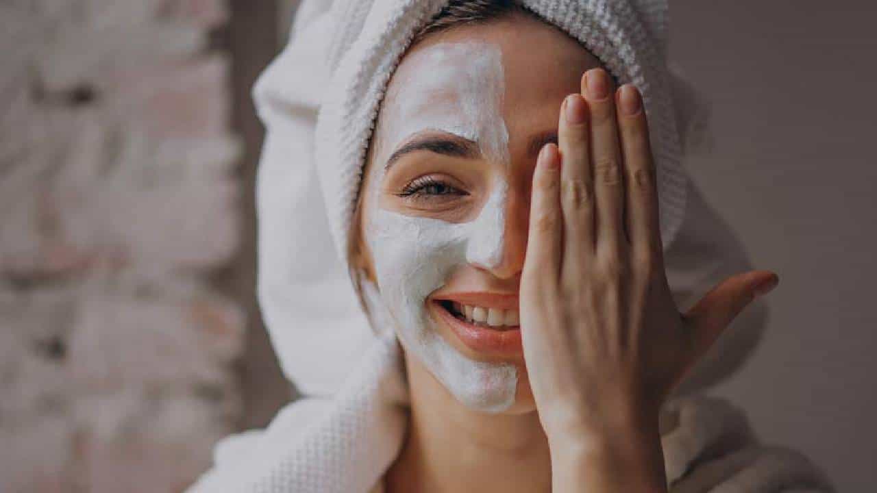 त्वचा थंड ठेवणारं पेपरमिंट फेस मास्क कसं बनवायचं? काय फायदे?