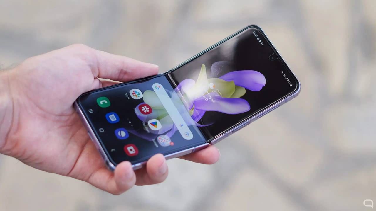 Samsung’s flip smartphone is available at half price, where is the offer?  – Marathi News |  Samsung’s flip smartphone is available at half price where is the offer
