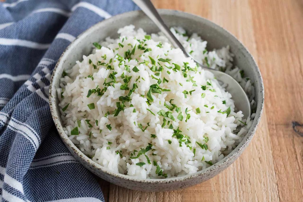 Side Effects of Eating Rice : रात्री जेवणात भात खावा की नाही? भात खाण्याची योग्य वेळ कोणती?
