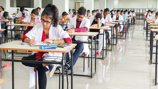 NEET Exam : परीक्षेतील धक्कादायक प्रकार, सांगलीत अंतर्वस्त्र उलटे परिधान करायला लावून द्यायला लावली परीक्षा
