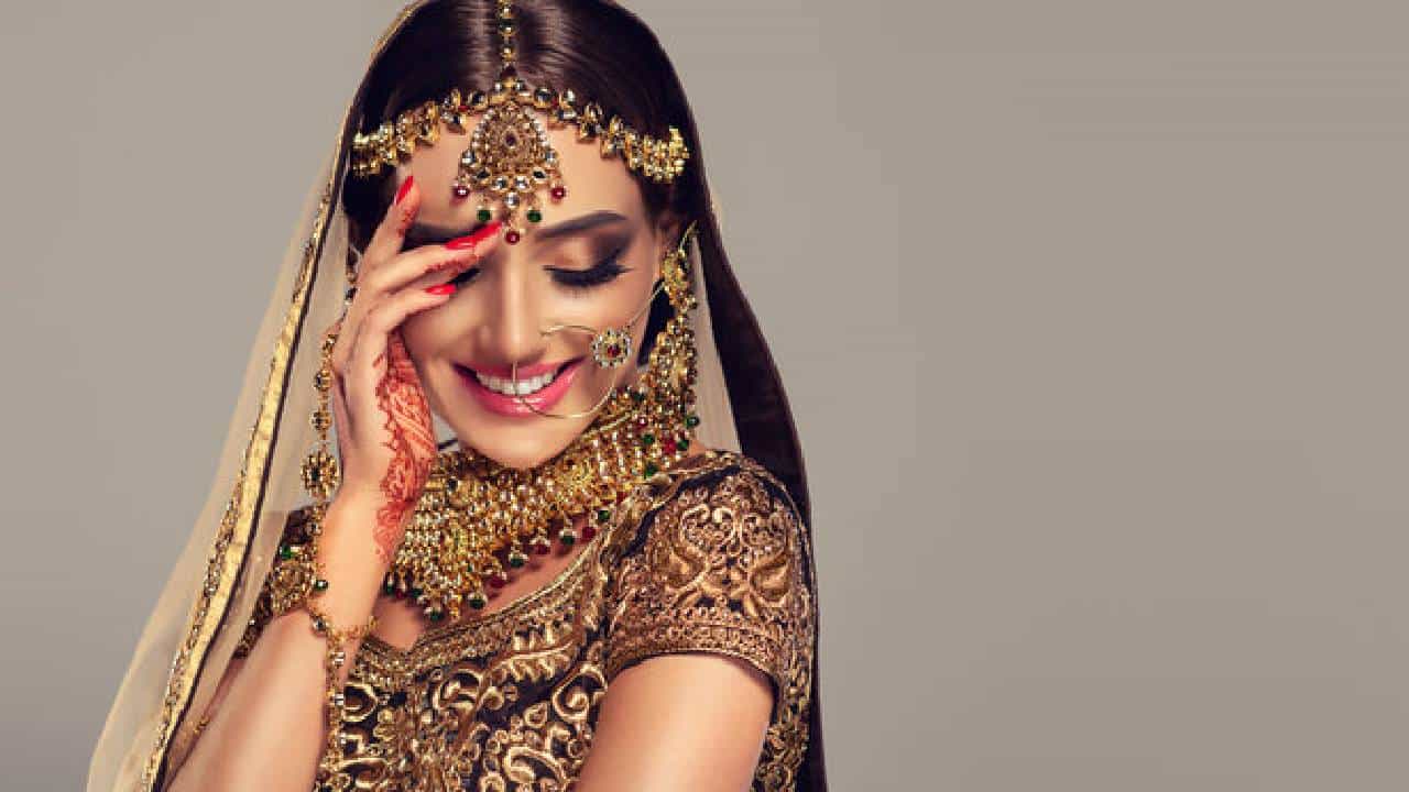 Gold Silver Price Today : सोन्याने दाखविला पुन्हा रंग! चांदीत मात्र घसरण, आजचे भाव घ्या जाणून