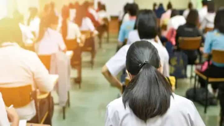 NEET Exam : विद्यार्थींनीना अंतर्वस्त्रं उलटे परिधान करायला लावले, 'नीट'च्या परीक्षेवेळी कुठं घडला धक्कादायक प्रकार NEET Exam : विद्यार्थींनीना अंतर्वस्त्रं उलटे परिधान करायला लावले, 'नीट'च्या परीक्षेवेळी कुठं घडला धक्कादायक प्रकार