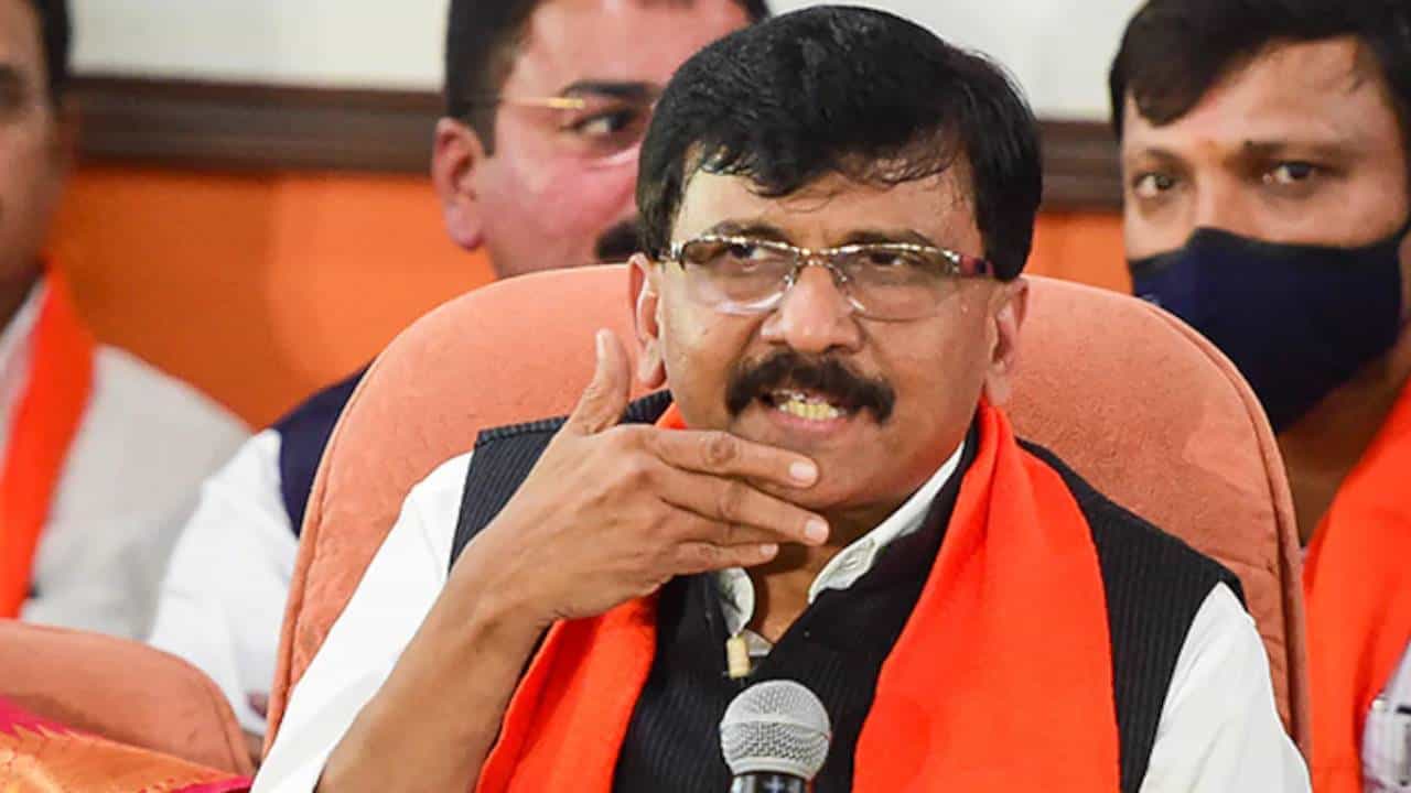 'संजय राऊत यांनी बॅग भरावी, पुन्हा जेलमध्ये जायची वेळ आलीय', कुणी फटकारलं?