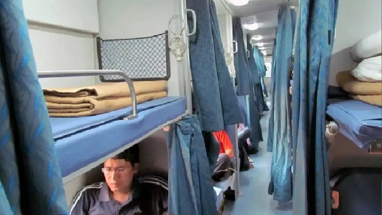 Indian Railway : रेल्वेतून चोरली चादर, उशी, तर तुरुंग वारी!
