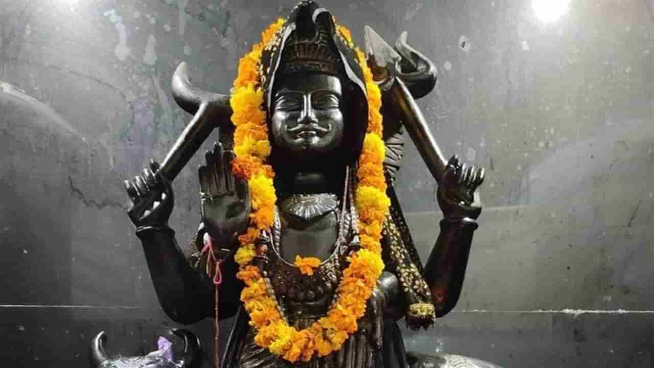 Shani Jayanti 2023 : या राशीच्या लोकांवर आहे शनिची वक्रदृष्टी, प्रभावापासून बचावासाठी शनि जयंतीला अवश्य करा हे उपाय