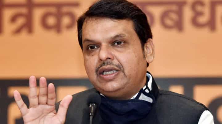 Maharashtra power Crisis : मुख्यमंत्री एकनाथ शिंदे यांच्या राजीनामा शक्यतेवर फडणवीस यांची प्रतिक्रिया; म्हणाले, सगळं... Maharashtra power Crisis : मुख्यमंत्री एकनाथ शिंदे यांच्या राजीनामा शक्यतेवर फडणवीस यांची प्रतिक्रिया; म्हणाले, सगळं...