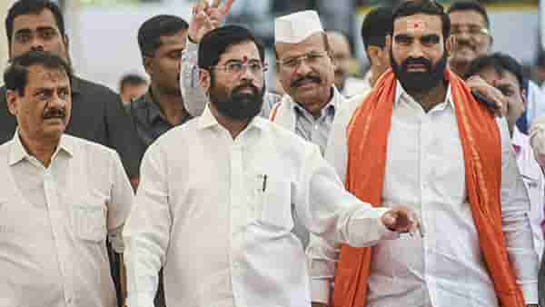 Maharashtra Political News : 16 आमदारांचा मुद्दा पुन्हा सर्वोच्च न्यायालयात; नार्वेकर यांच्या अडचणी वाढणार? न्यायालयात ठाकरे गटाची याचिका