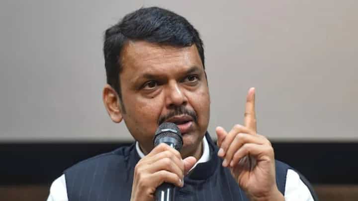 देवेंद्र फडणवीस यांच्या आदेशानंतर त्र्यंबकेश्वर मंदिर घटनेप्रकरणी कारवाई सुरू, काय आहे प्रकरण? देवेंद्र फडणवीस यांच्या आदेशानंतर त्र्यंबकेश्वर मंदिर घटनेप्रकरणी कारवाई सुरू, काय आहे प्रकरण?