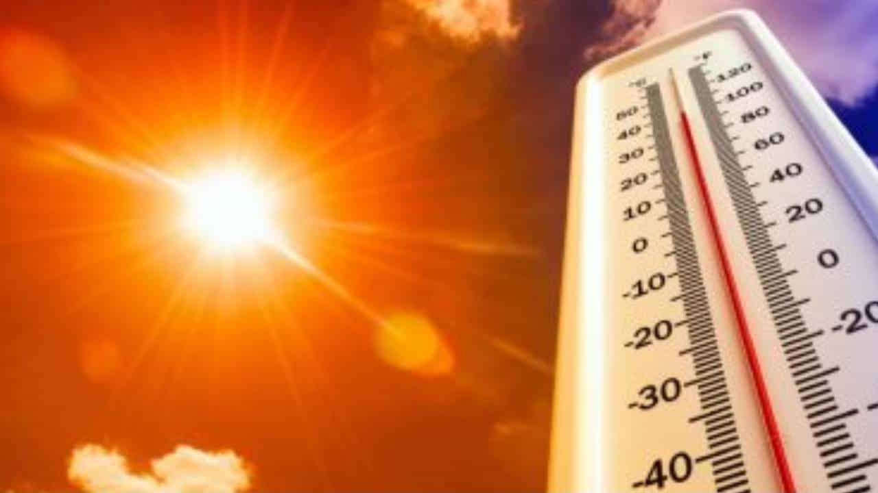 महाराष्ट्रात 'या' जिल्ह्यात झाली सर्वाधिक तापमानाची नोंद, नागरिक झाले घामाघूम महाराष्ट्रात 'या' जिल्ह्यात झाली सर्वाधिक तापमानाची नोंद, नागरिक झाले घामाघूम