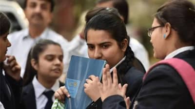 CBSE Results 2023 : CBSE इयत्ता 12वीचा निकाल लागला, टॉपर कोण?, संपूर्ण निकाल पटापट जाणून घ्या
