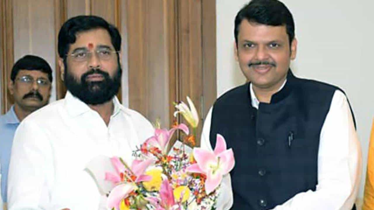 कोणीही कितीही बदमाशी केली तरी, हे सरकार...; शिंदे-फडणवीस सरकारवर राऊत यांचा घणाघात कोणीही कितीही बदमाशी केली तरी, हे सरकार...; शिंदे-फडणवीस सरकारवर राऊत यांचा घणाघात