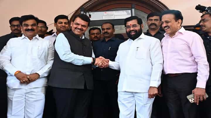 गजानन कीर्तीकर यांच्यानंतर शिवसेनेचा 'हा' नेता भाजपवर नाराज, असंच सुरु असेल तर..., दिला इशारा! गजानन कीर्तीकर यांच्यानंतर शिवसेनेचा 'हा' नेता भाजपवर नाराज, असंच सुरु असेल तर..., दिला इशारा!
