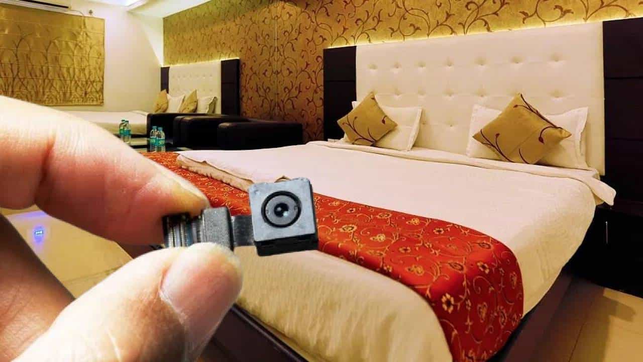 धक्कादायक... बायकोच्या बेडरुमपासून बाथरूमपर्यंत सीसीटीव्ही कॅमेरे, नवऱ्याने का केलं असं?; प्रकरण बरंच तापलंय