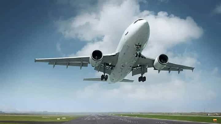 नाशिककरांसाठी आनंदाची बातमी, आता नाशिकमधून विमानसेवेने 'ही' दोन नवी शहरे जोडणार नाशिककरांसाठी आनंदाची बातमी, आता नाशिकमधून विमानसेवेने 'ही' दोन नवी शहरे जोडणार