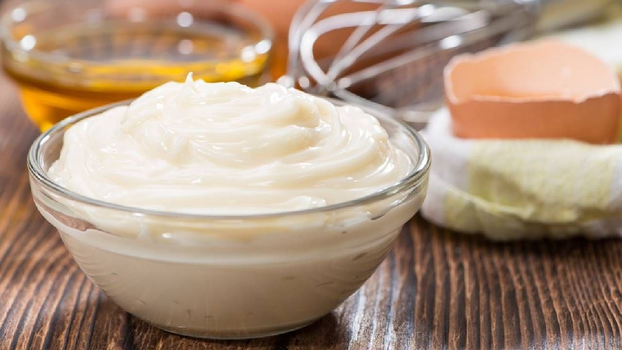 Mayonnaise: तुम्हालाही मेयोनीज खाण्याची आवड आहे का? हे मेयोनीज खाण्याचे तोटे Mayonnaise: तुम्हालाही मेयोनीज खाण्याची आवड आहे का? हे मेयोनीज खाण्याचे तोटे