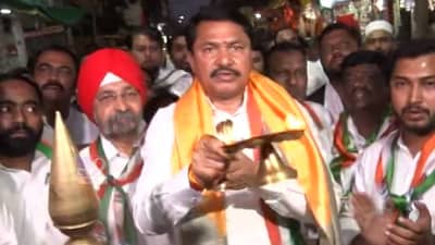 बजरंगबलीनेच भाजपला चारी मुंड्या चित केलं; काँग्रेसने हनुमान मंदिरात आरती करून भाजपला थेट उत्तरच दिलं