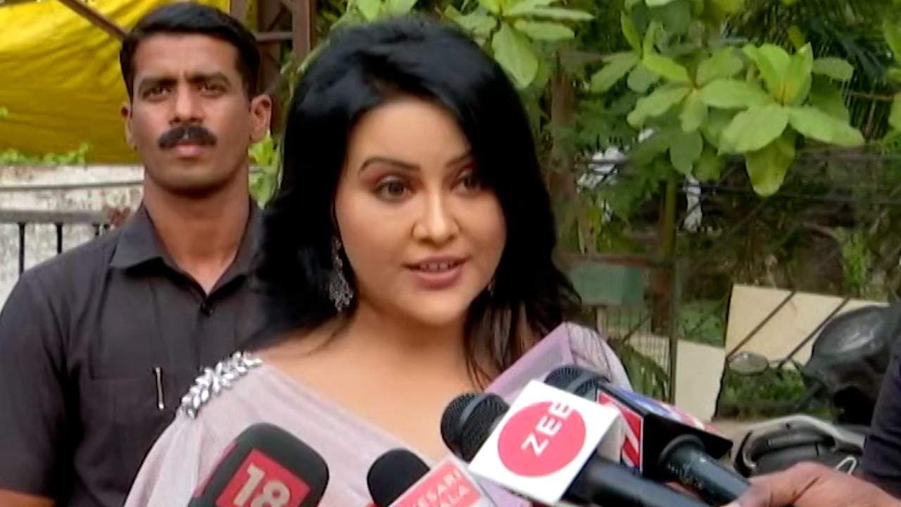 काल भाजप होती, आज काँग्रेस, तर उद्या कुणीतरी; अमृता फडणवीस म्हणतात, कर्नाटकसाठी चांगली गोष्ट काल भाजप होती, आज काँग्रेस, तर उद्या कुणीतरी; अमृता फडणवीस म्हणतात, कर्नाटकसाठी चांगली गोष्ट
