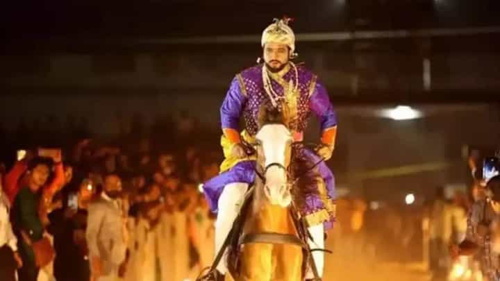 शिवपुत्र संभाजी महानाट्यादरम्यान अमोल कोल्हे यांचे पोलिसांवरचं थेट आरोप, नेमकं काय घडलं? शिवपुत्र संभाजी महानाट्यादरम्यान अमोल कोल्हे यांचे पोलिसांवरचं थेट आरोप, नेमकं काय घडलं?