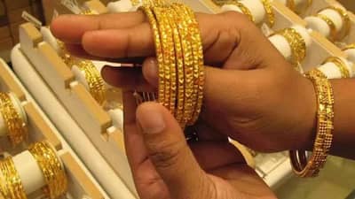 Gold Silver Price Today : सोन्याने दिली दरवाढीची वर्दी! चांदीने दिली आनंदवार्ता, आजचा भाव घ्या जाणून