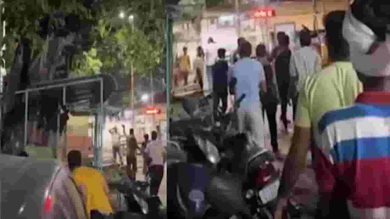 असं काय घडलं की, अकोल्यात दोन गट आले आमने-सामने अन् झाली तुफान हाणामारी असं काय घडलं की, अकोल्यात दोन गट आले आमने-सामने अन् झाली तुफान हाणामारी