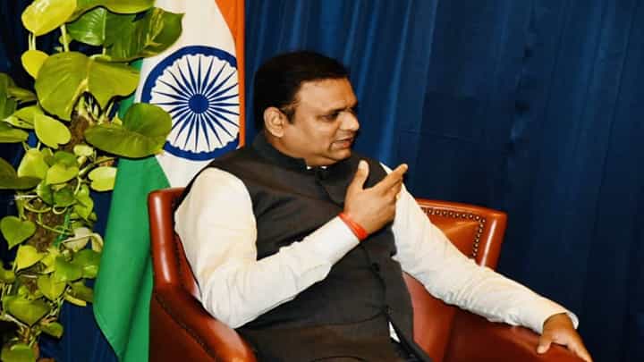 ....अन्यथा, आम्ही धमकी देत नाही, नाहीतर म्हणाल... राऊत यांचा नार्वेकरांना इशारा ....अन्यथा, आम्ही धमकी देत नाही, नाहीतर म्हणाल... राऊत यांचा नार्वेकरांना इशारा