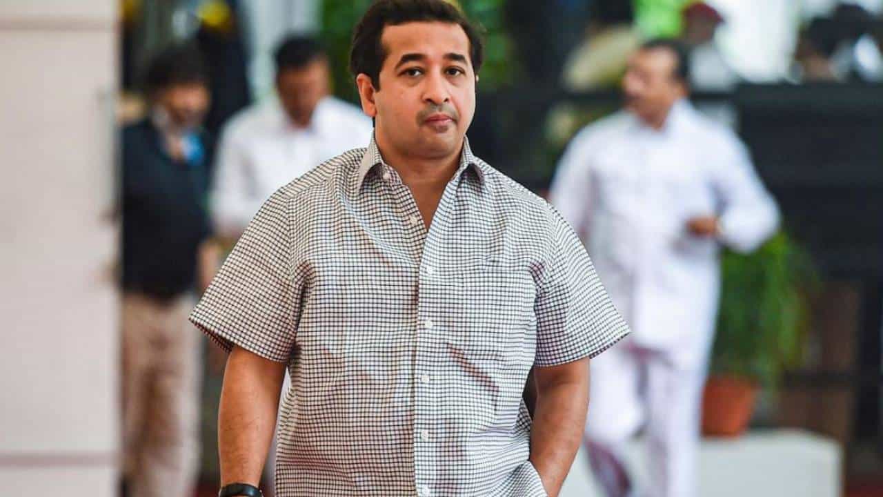 'उद्धव ठाकरे यांच्यावर बोलणं बंद करा', नितेश राणे यांना ठाकरे गटाचा इशारा