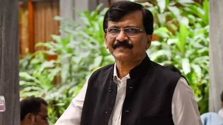 राऊत यांच्याविरोधात नाशिकमध्ये गुन्हा दाखल; 'ते आवाहन' पडलं महागात? राऊत यांच्याविरोधात नाशिकमध्ये गुन्हा दाखल; 'ते आवाहन' पडलं महागात?