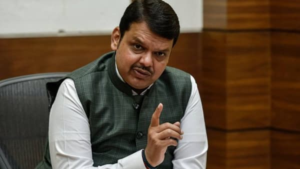 शरद पवार यांना देण्यात आलेल्या ‘त्या’ धमकीनंतर गृहमंत्री फडणवीस यांचा इशारा