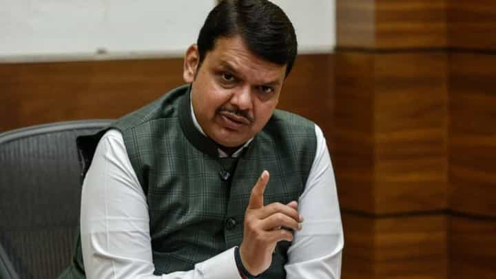 राष्ट्रवादीच्या 'त्या' व्हिडीओला देवेंद्र फडणवीस यांचं 'लाव रे तो व्हिडीओ'नं उत्तर राष्ट्रवादीच्या 'त्या' व्हिडीओला देवेंद्र फडणवीस यांचं 'लाव रे तो व्हिडीओ'नं उत्तर