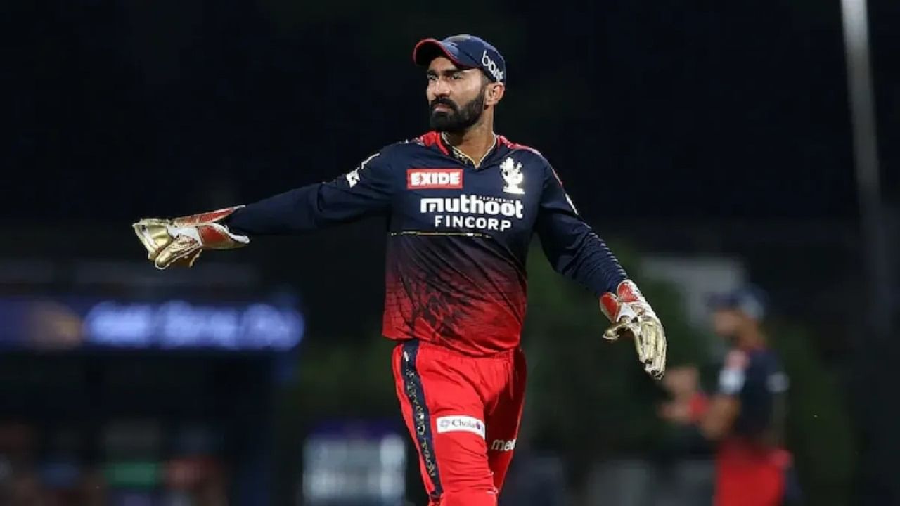 Dinesh Karthik | आरसीबीच्या धमाकेदार विजयानंतर दिनेश कार्तिक याच्यासाठी सर्वात वाईट बातमी Dinesh Karthik | आरसीबीच्या धमाकेदार विजयानंतर दिनेश कार्तिक याच्यासाठी सर्वात वाईट बातमी