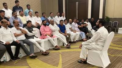 सर्वच शिंदे सोबत पळून गेले, मी एकटा काय करू?; शिवसेना नेत्यानं सांगितलं शिंदे यांच्याबरोबर जाण्यामागचं कारण?