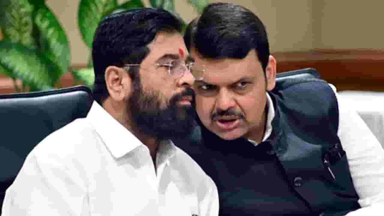 'ट्रिपल इंजिनचे डब्बे घसरले तर...', ठाकरे गटाच्या आमदाराचा शिंदे सरकारवर हल्लाबोल 'ट्रिपल इंजिनचे डब्बे घसरले तर...', ठाकरे गटाच्या आमदाराचा शिंदे सरकारवर हल्लाबोल